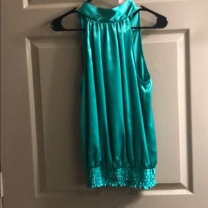 ✨Green halter top